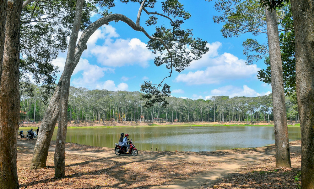 The area around Ba Om pond